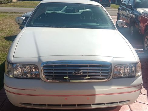 Used 2002 Ford Crown Victoria LX image 17