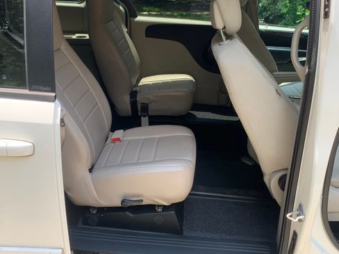 Used 2013 Dodge Grand Caravan SE image 9