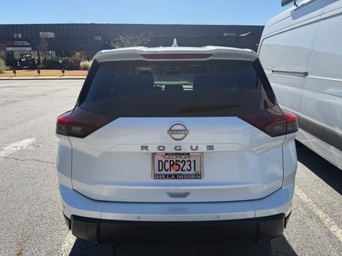 Used 2024 Nissan Rogue SV image 10