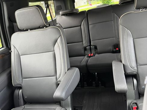 Used 2024 Chevrolet Suburban Premier image 5