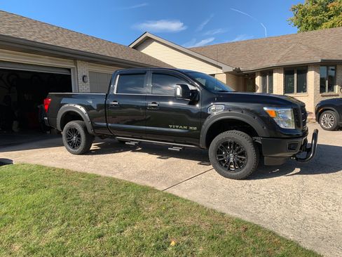 Used 2018 Nissan Titan S image 2