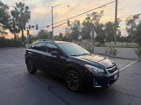 Used 2017 Subaru Crosstrek 2.0i Premium w/ Moonroof Package AWD/4WD image 8