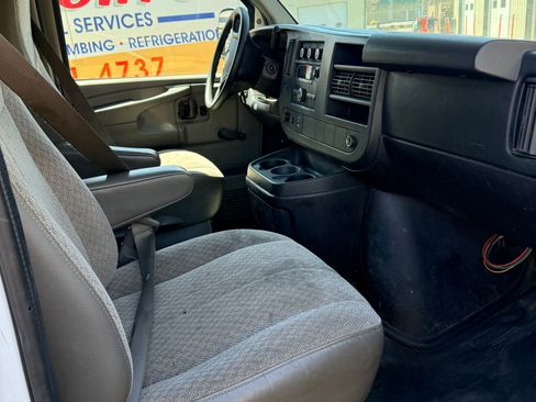 Used 2014 Chevrolet Express 3500 image 8