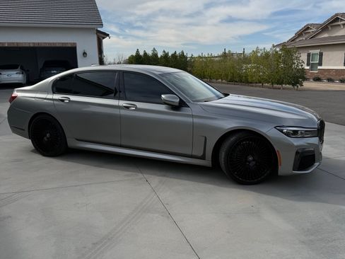 Used 2021 BMW 740i w/ M Sport Package image 2