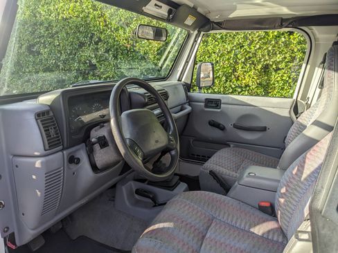 Used 1998 Jeep Wrangler Sport image 6