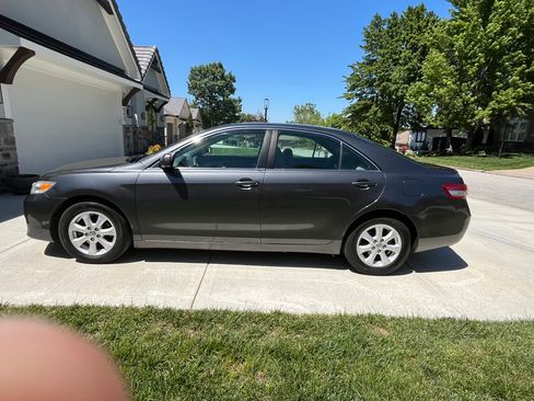 Used 2011 Toyota Camry LE w/ LE Extra-Value Pkg FWD image 10