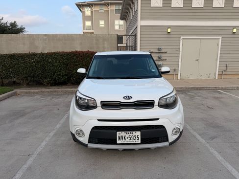 Used 2019 Kia Soul + FWD image 4