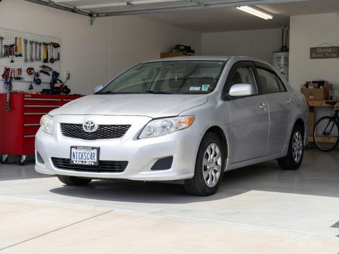 Used 2009 Toyota Corolla LE image 2