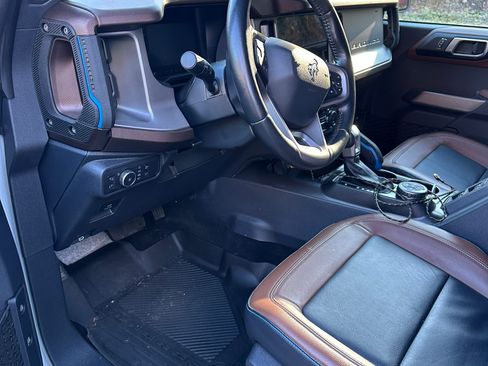 Used 2021 Ford Bronco Outer Banks image 3