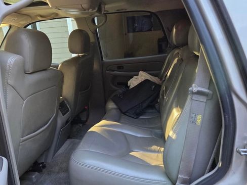Used 2005 Chevrolet Tahoe LT w/ LT Preferred Equipment Group RWD image 16