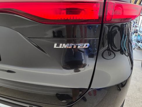 Used 2024 Toyota Venza Limited AWD/4WD image 9