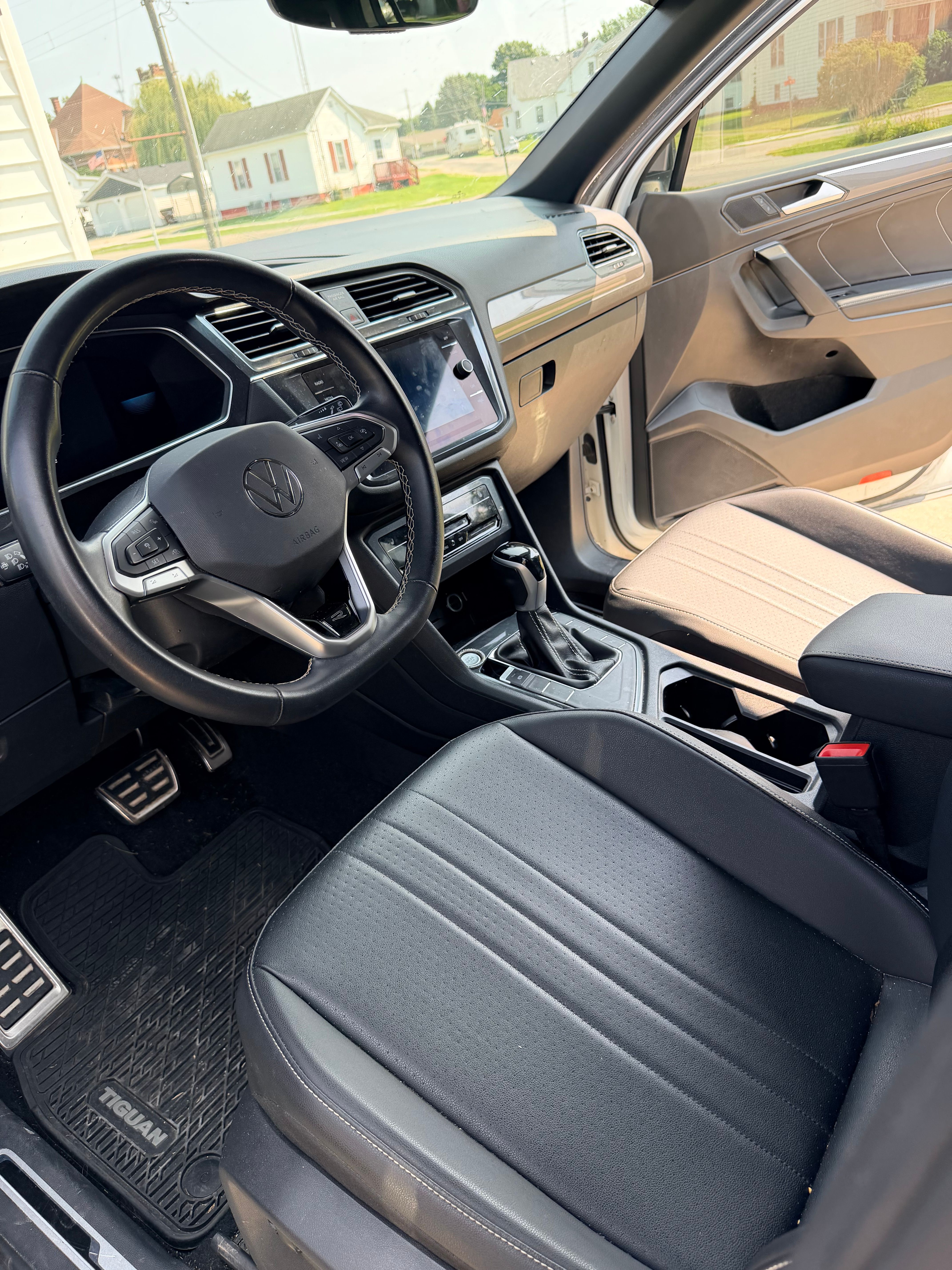 Used 2023 Volkswagen Tiguan SE R-Line FWD image 4