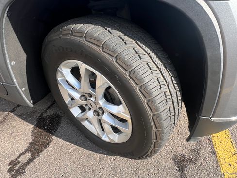 Used 2018 Chevrolet Traverse LT AWD/4WD image 11