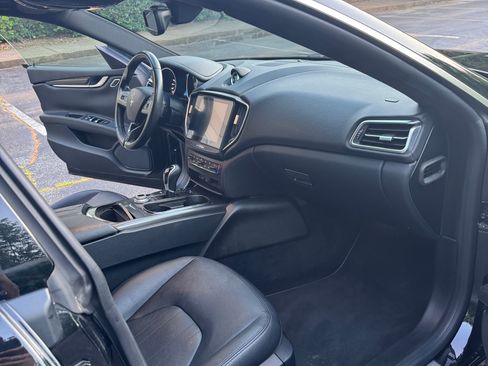 Used 2018 Maserati Ghibli RWD image 14