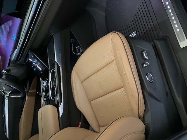 Used 2026 Cadillac Escalade Luxury w/ Touring Package AWD/4WD image 15
