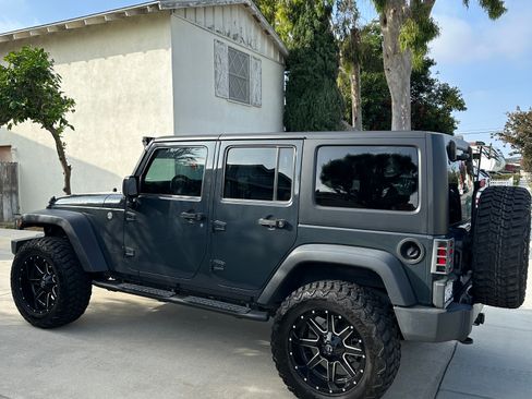 Used 2018 Jeep Wrangler Unlimited Sport image 8