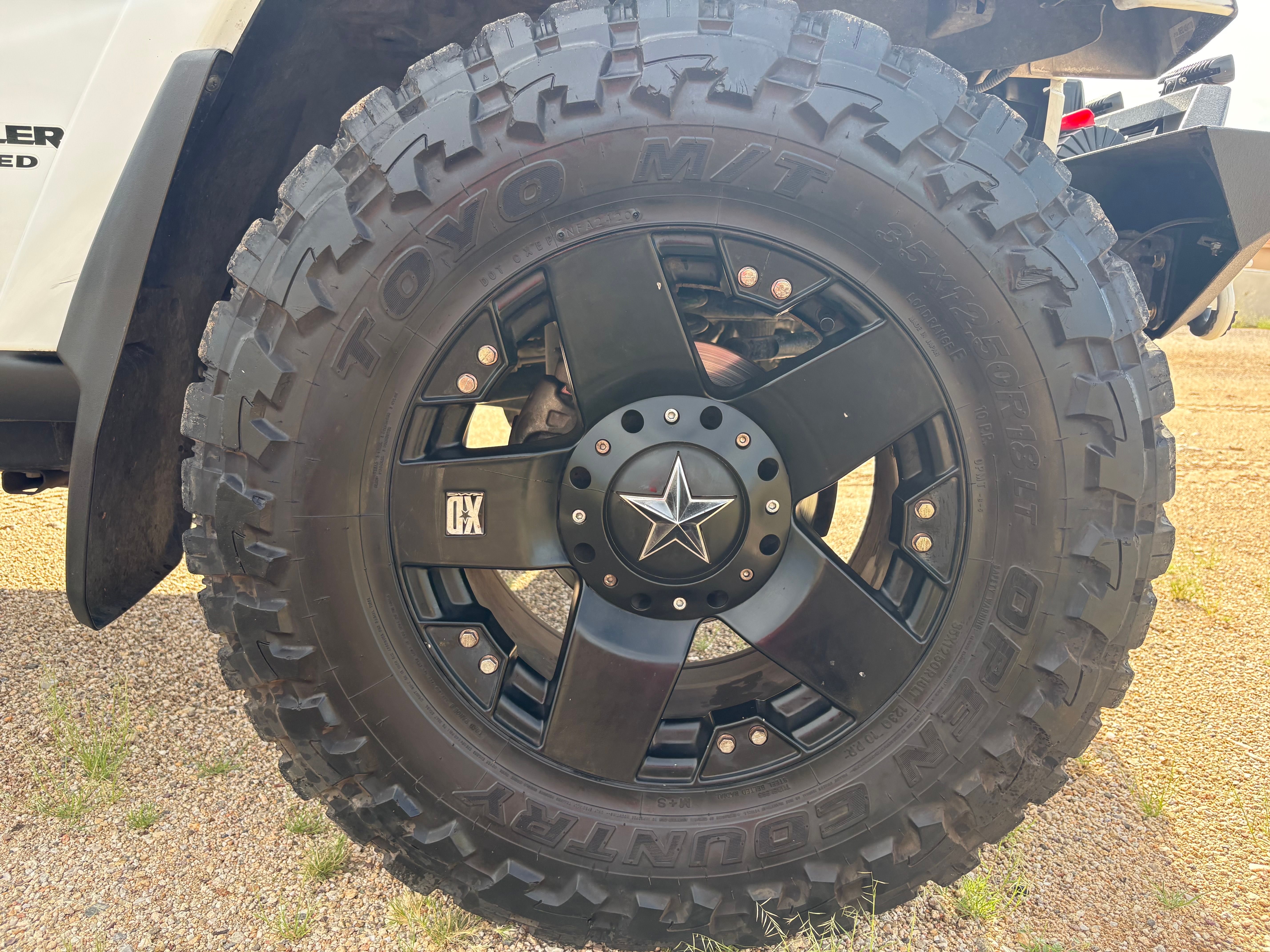Used 2015 Jeep Wrangler Unlimited Rubicon w/ Connectivity Group AWD/4WD image 15