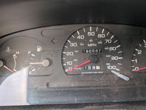 Used 1997 Nissan Pickup XE image 2