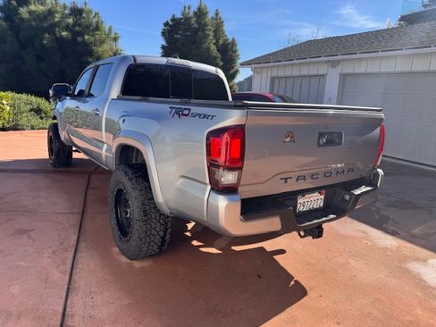 Used 2019 Toyota Tacoma TRD Sport image 18