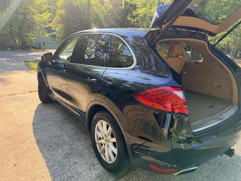 Used 2012 Porsche Cayenne AWD/4WD image 4