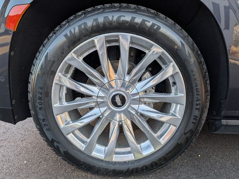 Used 2022 Cadillac Escalade ESV Premium Luxury image 6