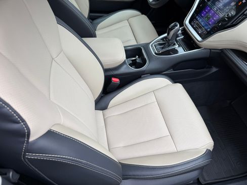 Used 2021 Subaru Outback Limited image 9