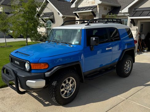 Used 2008 Toyota FJ Cruiser 2WD image 1