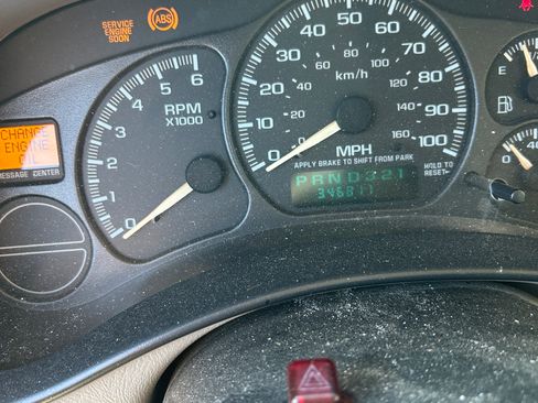 Used 2002 Chevrolet Suburban LT image 4