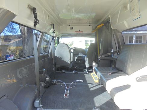 Used 2006 Ford E-250 and Econoline 250 Extended RWD image 12