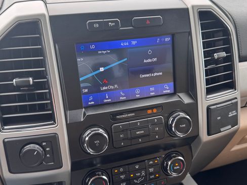 Used 2021 Ford F250 Lariat w/ Lariat Value Package AWD/4WD image 6