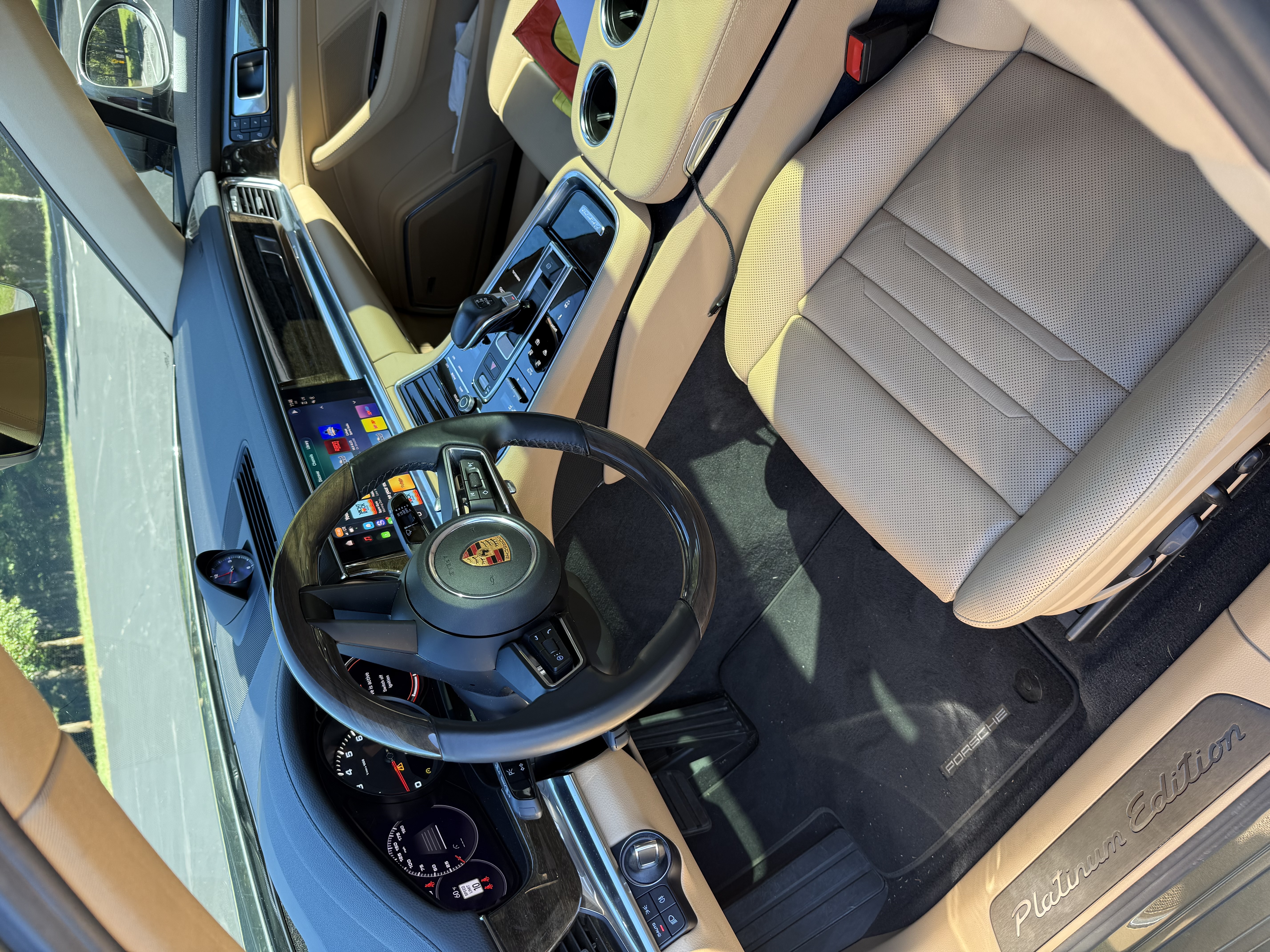 Used 2022 Porsche Panamera 4 Platinum Edition AWD/4WD image 10