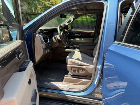 Used 2025 GMC Yukon Elevation RWD image 2