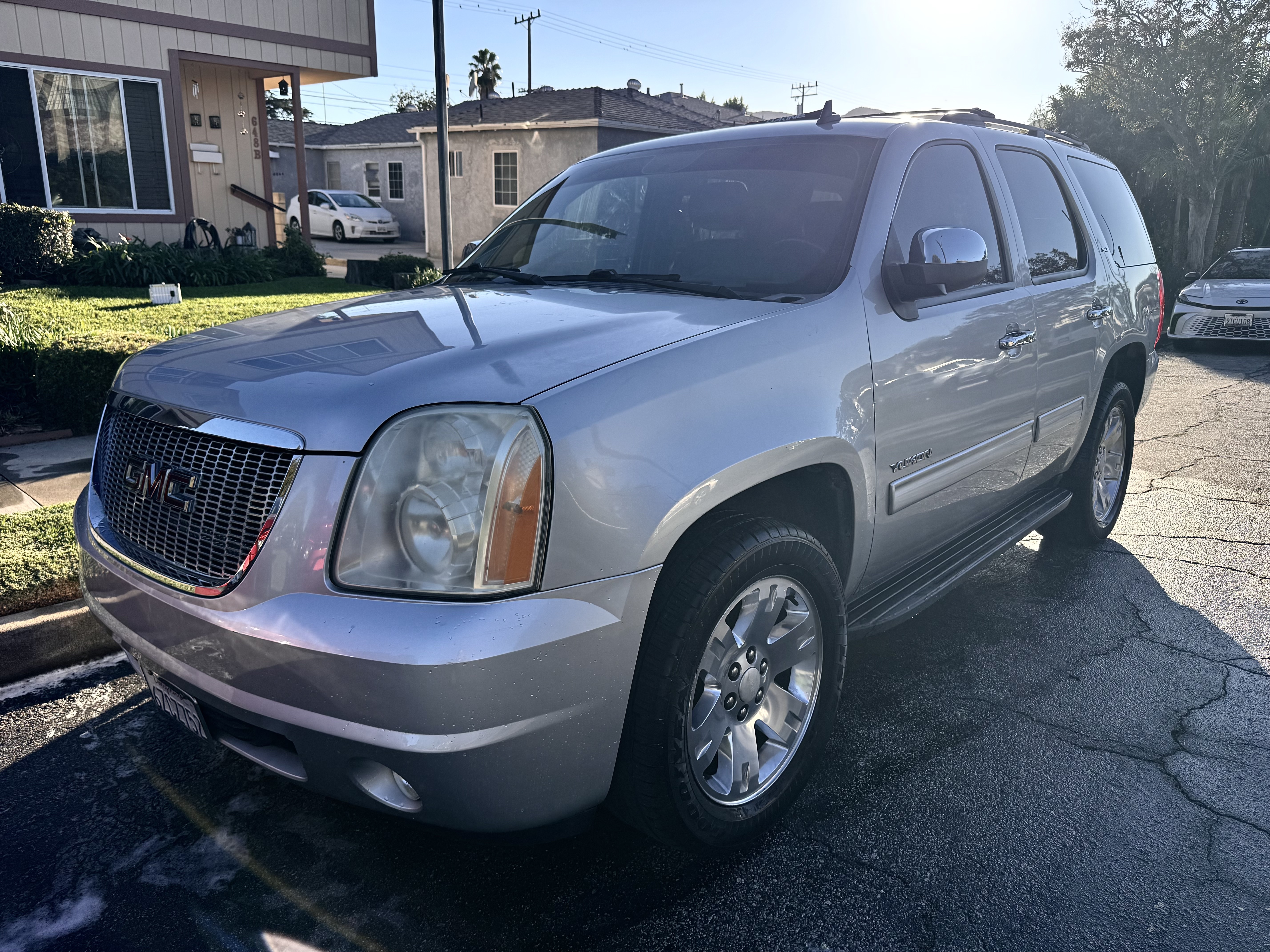 Used 2012 GMC Yukon SLT w/ Regional Value Package RWD image 1