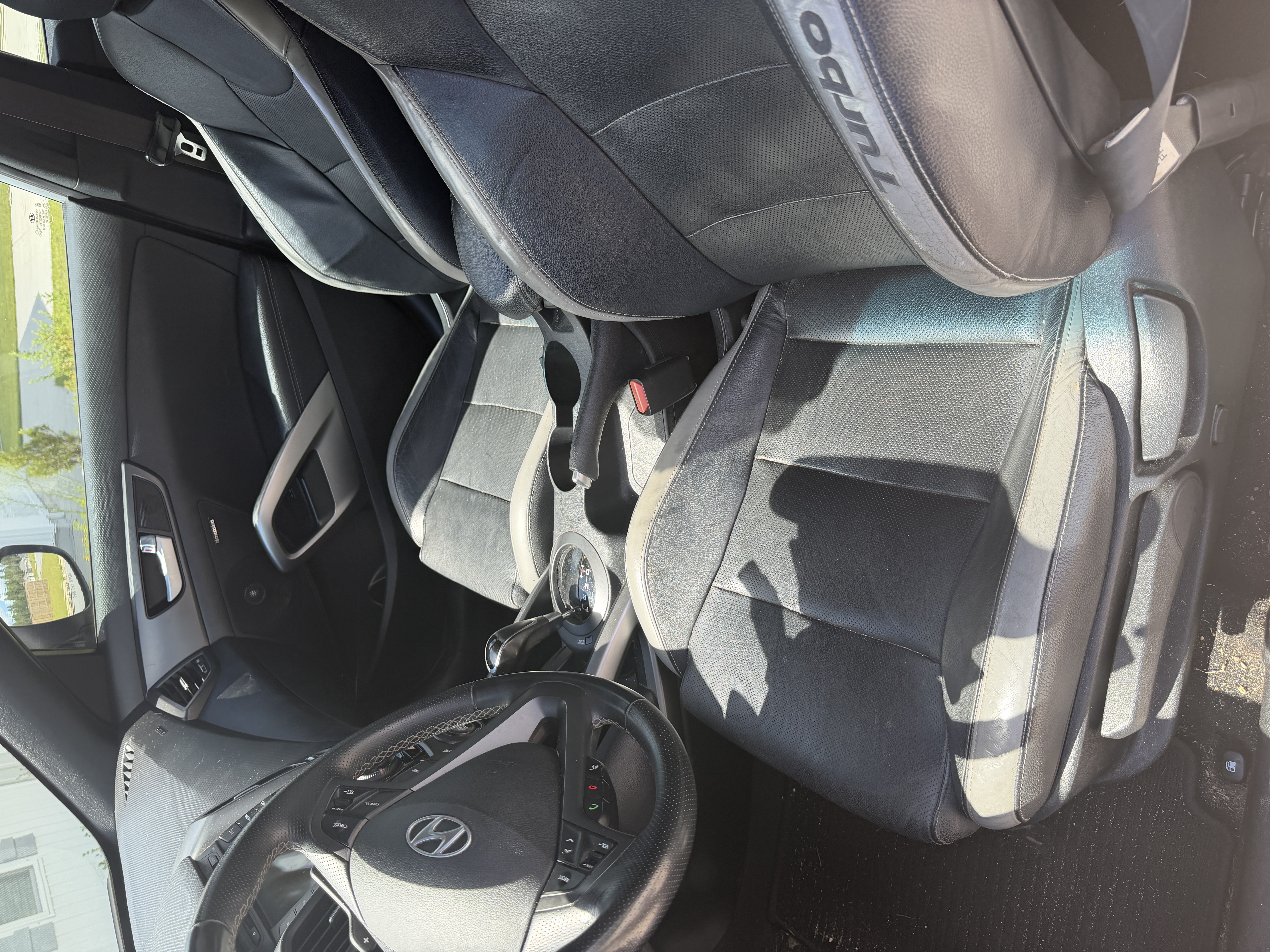 Used 2016 Hyundai Veloster Turbo FWD image 12
