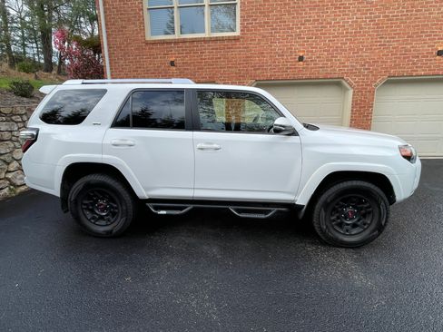 Used 2018 Toyota 4Runner SR5 Premium image 16