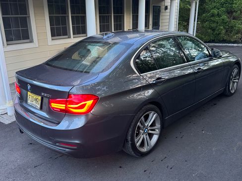 Used 2017 BMW 330i xDrive Sedan AWD/4WD image 5