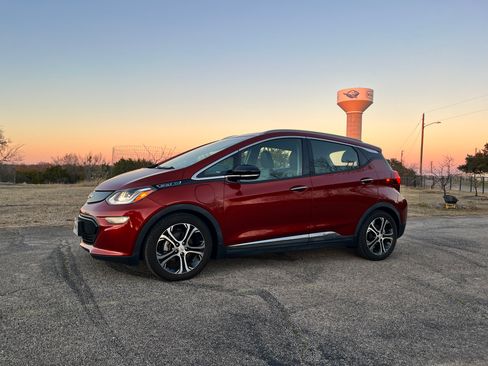 Used 2017 Chevrolet Bolt Premier w/ Driver Confidence II Package image 9