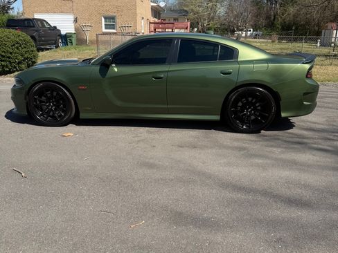 Used 2022 Dodge Charger Scat Pack w/ Dynamics Package image 2