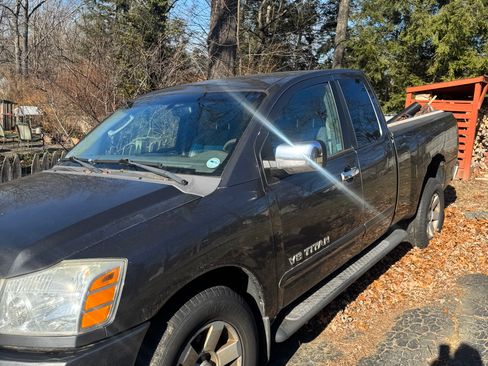 Used 2005 Nissan Titan LE w/ (S01) Side-Airbag Pkg w/ VDC image 6