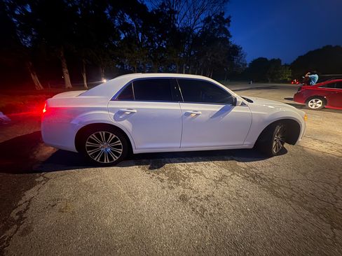 Used 2014 Chrysler 300 S RWD image 11