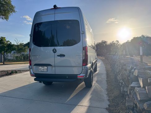 Used 2025 Mercedes-Benz Sprinter 2500 image 5