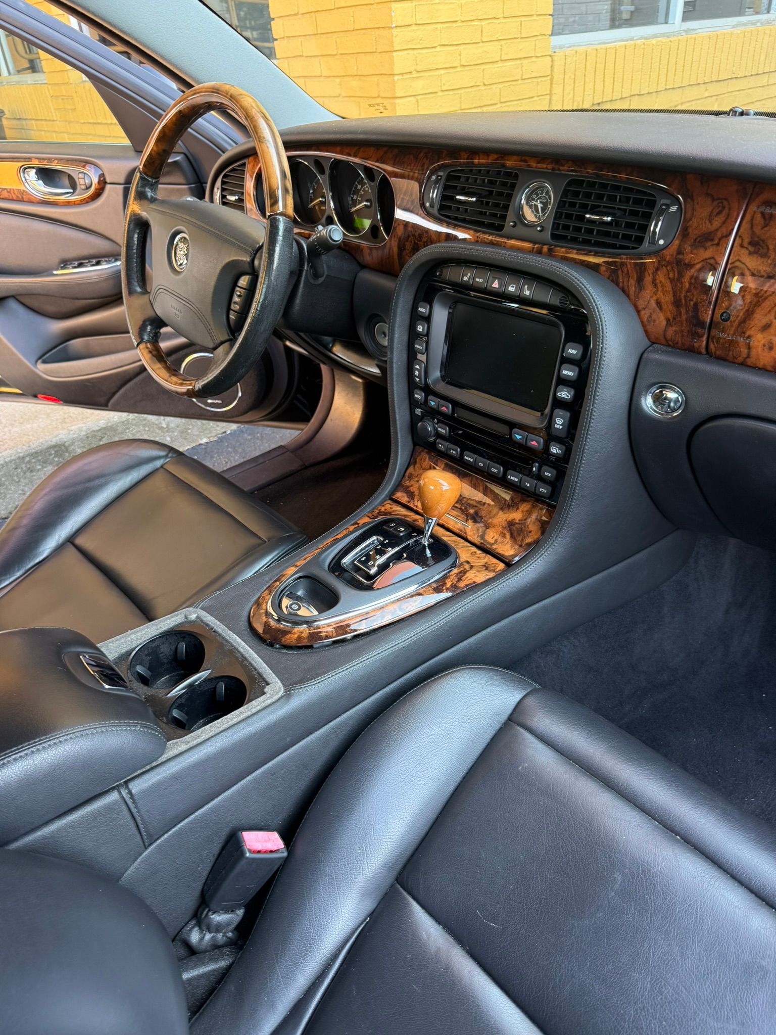 Used 2004 Jaguar XJ8 RWD image 22
