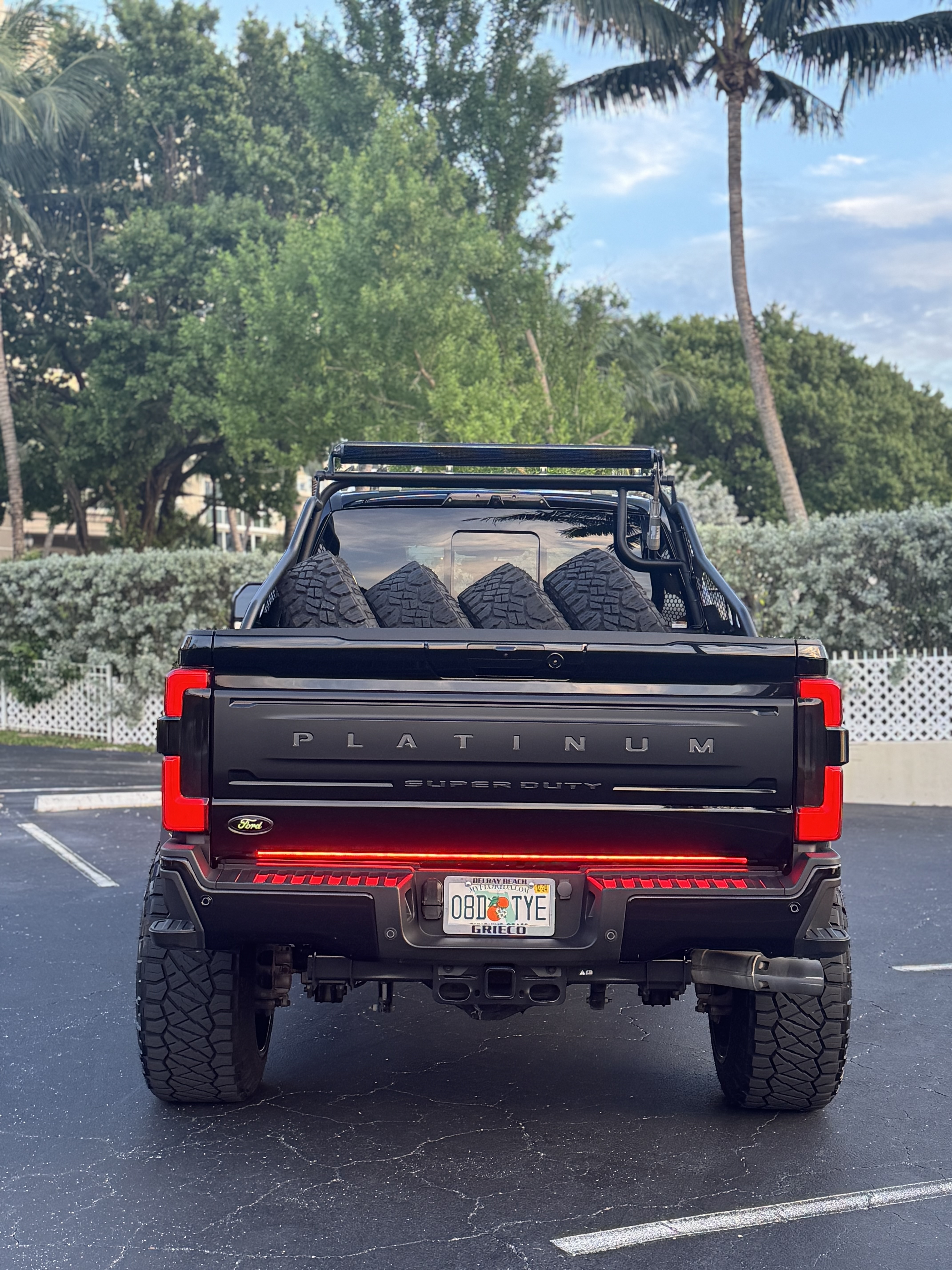 Used 2023 Ford F250 Platinum w/ Tremor Off-Road Package AWD/4WD image 4