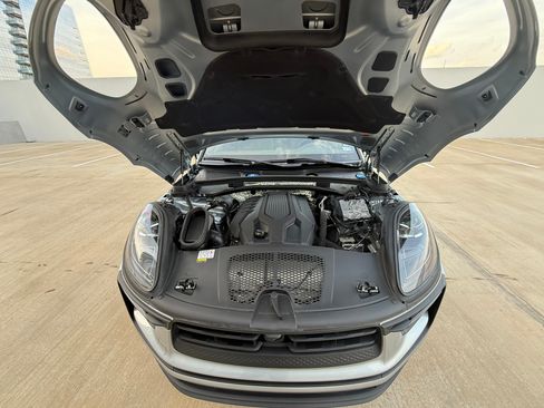 Used 2023 Porsche Macan image 12