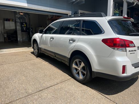 Used 2013 Subaru Outback 3.6R Limited AWD/4WD image 8
