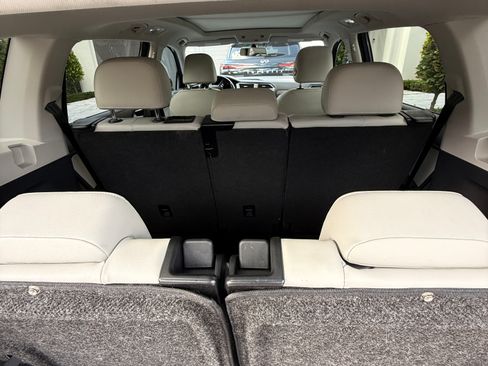 Used 2018 Volkswagen Tiguan SE w/ Panoramic Sunroof Package image 12