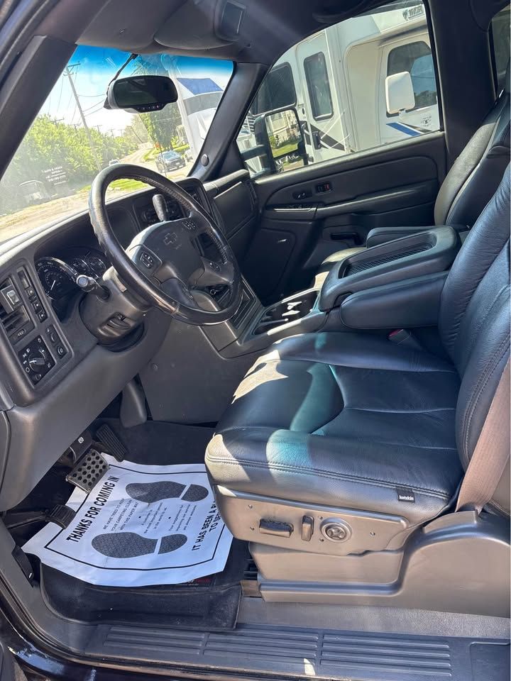 Used 2004 Chevrolet Silverado 2500 LT w/ Heavy-Duty Power Package AWD/4WD image 11