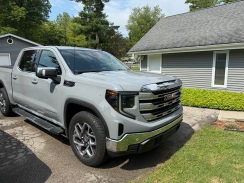 Used 2024 GMC Sierra 1500 SLE w/ Preferred Package AWD/4WD image 2