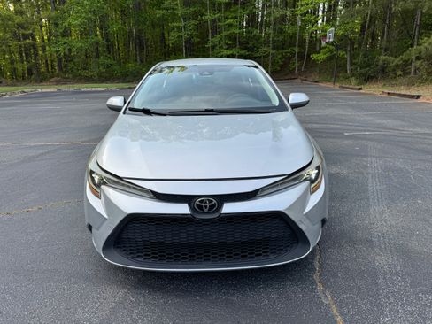 Used 2020 Toyota Corolla LE image 2