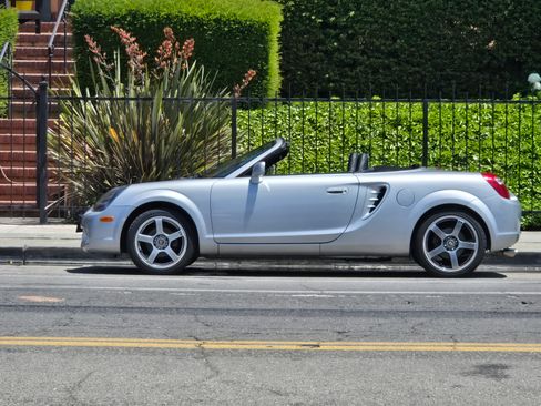 Used 2003 Toyota MR2 RWD image 5